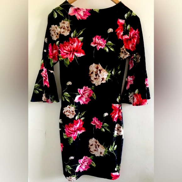 Floral Bodycon Dress with Ruffle Sleeve ๐บ - Picture 3 of 5